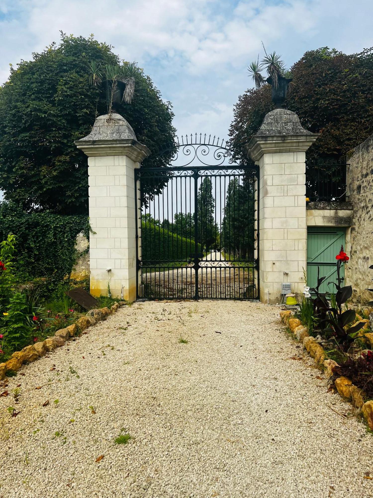 Chateau De La Thibaudiere - Chambre Du Tonneau Allonnes  Екстериор снимка